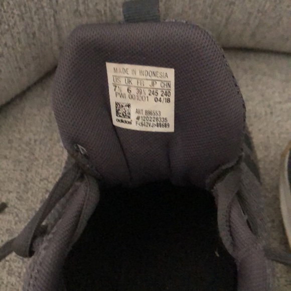 Women addidas running shoes in excellent condition size 7.5 - Picture 4 of 5